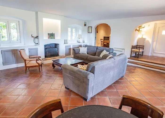 Beautiful Provencal Villa, Pool, Air-conditioned 别墅 圣马克西姆