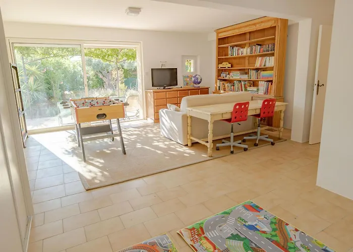 Villa Beautiful Provencal Villa, Pool, Air-conditioned *