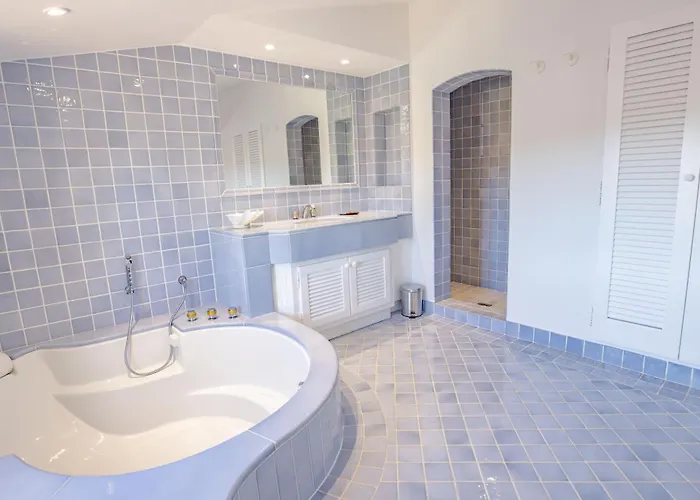 Beautiful Provencal Villa, Pool, Air-conditioned *